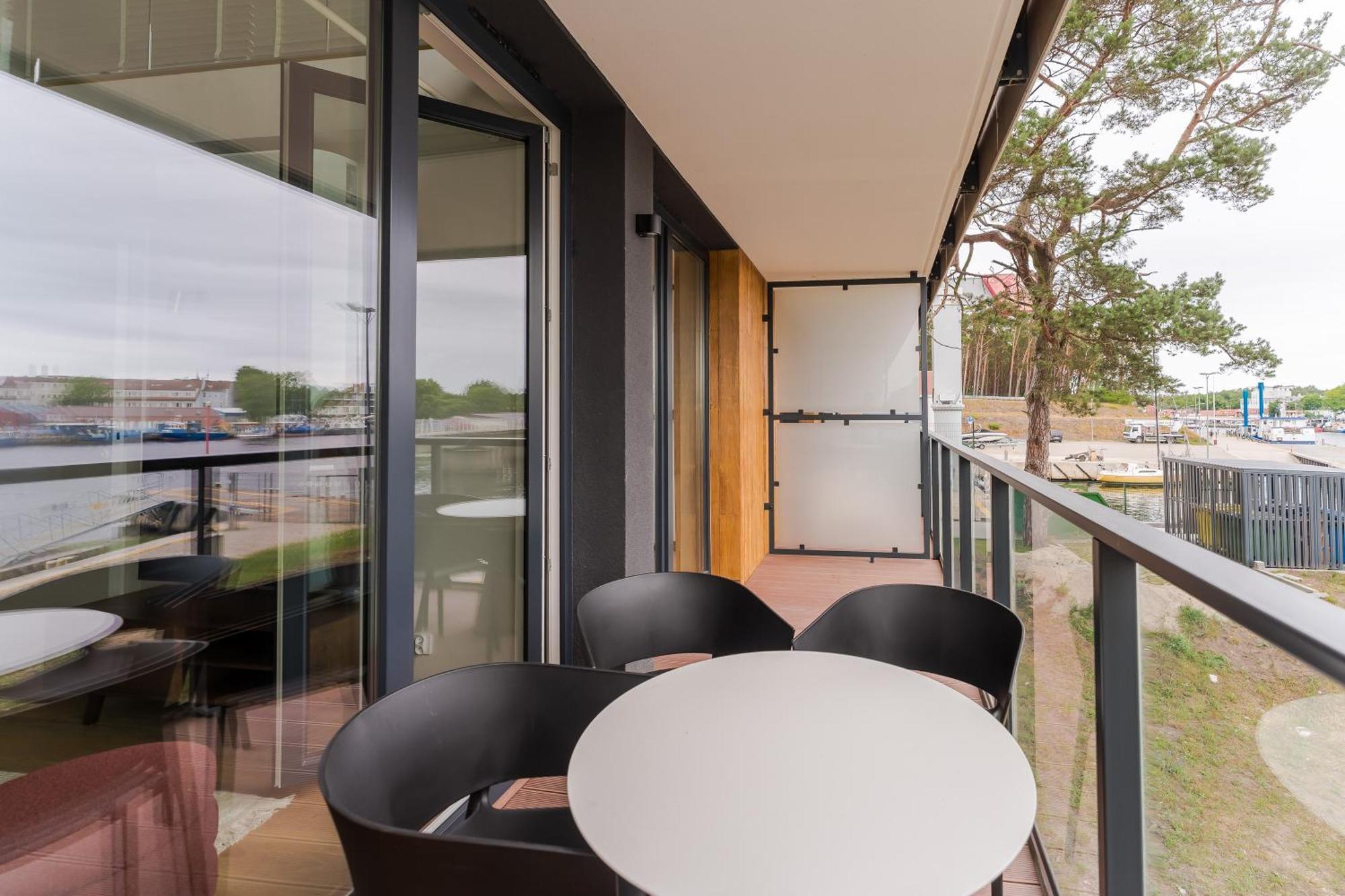 Penthouse Lighthouse Surfingbird *